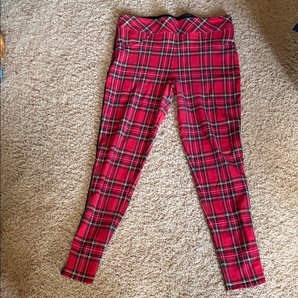 Investments Slim Factor Red And black Plaid Leggings size large (Christmas)